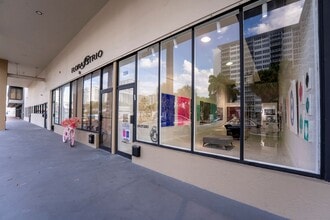 3300-3370 NE 34th St, Fort Lauderdale, FL à louer Photo intérieure– Image 1 sur 4