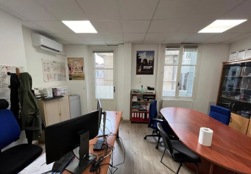 Bureau dans Marseille à louer - Photo de l’immeuble – Image 2 sur 5
