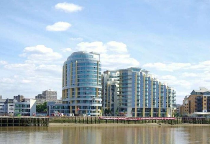 Bridges Court Rd, Londres à vendre - Photo de l’immeuble – Image 2 sur 2
