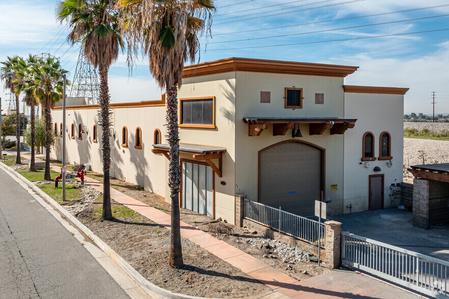 4825 Rivergrade Rd, Irwindale, CA à vendre - Photo de l’immeuble – Image 2 sur 4