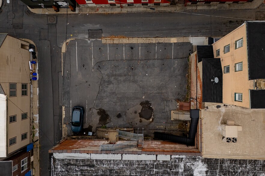 Pine St, Easton, PA à vendre - Photo principale – Image 1 sur 21