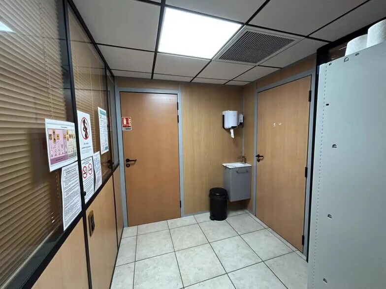 Bureau dans Puget-sur-Argens à louer - Photo de l’immeuble – Image 3 sur 5
