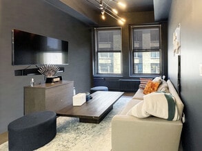 915 Broadway, New York, NY à louer Photo intérieure– Image 2 sur 6