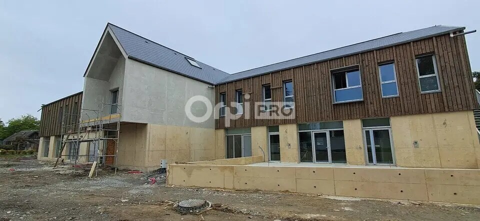 Local d’activités dans Pau à louer - Photo de l’immeuble – Image 1 sur 5