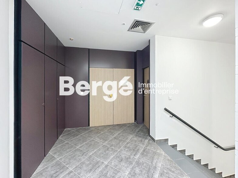 Bureau dans Valbonne à louer - Photo de l’immeuble – Image 3 sur 8
