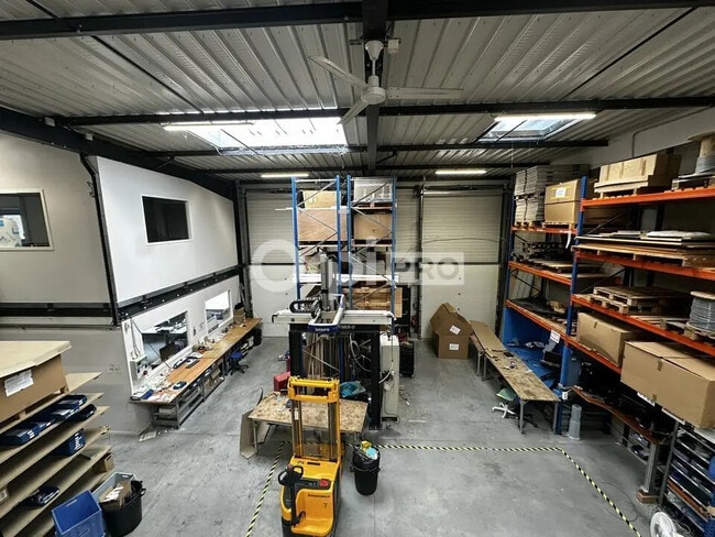 Plus de détails pour Local d’activités à vendre