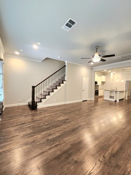 566 S Coppell Rd, Coppell, TX à vendre - Photo de l’immeuble – Image 3 sur 36