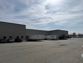 104 Sunfield Ave, Edison, NJ à louer Photo de l’immeuble– Image 2 sur 3