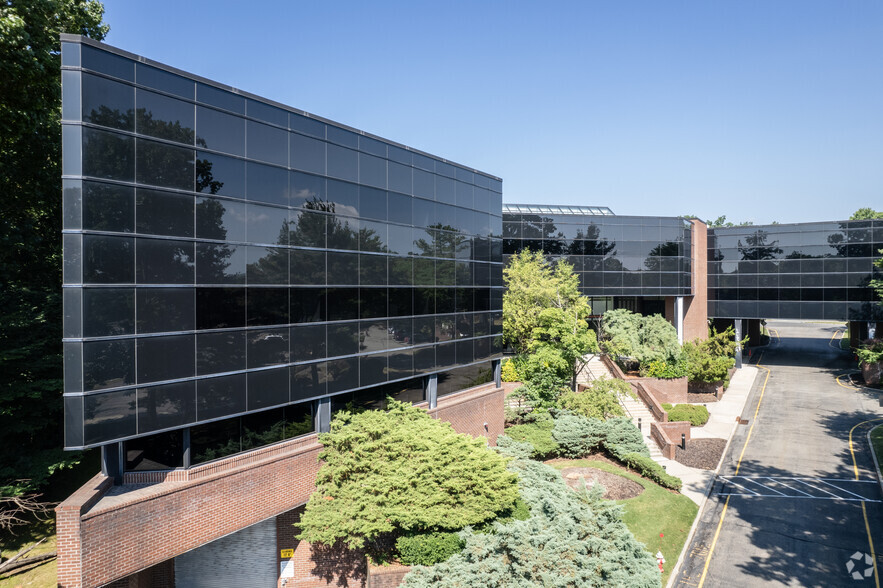 1200 MacArthur Blvd, Mahwah, NJ à louer - Photo de l’immeuble – Image 1 sur 7