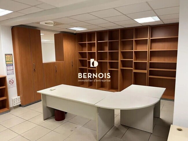 Plus de détails pour Bureau à louer