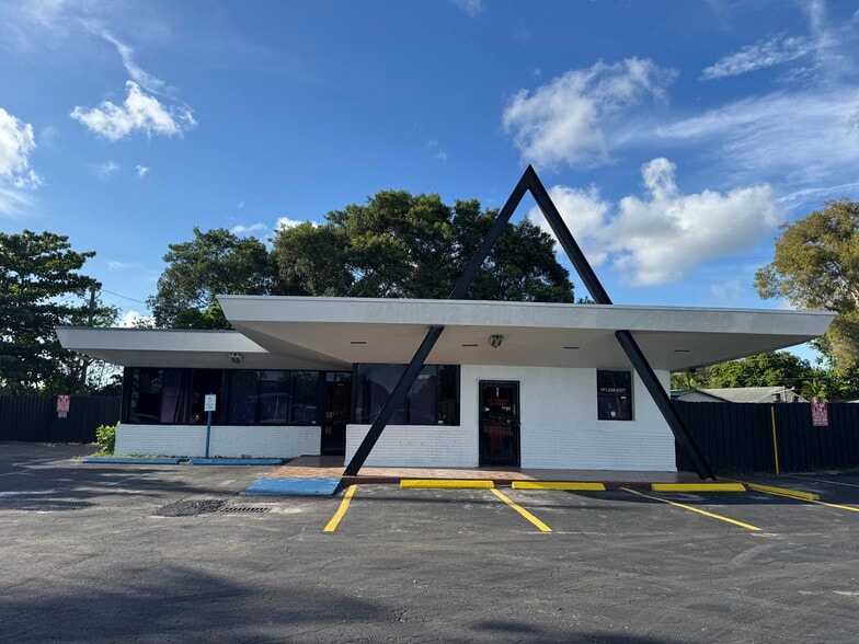 1605 Rocket Blvd, Miami, FL à vendre - Photo de l’immeuble – Image 1 sur 10