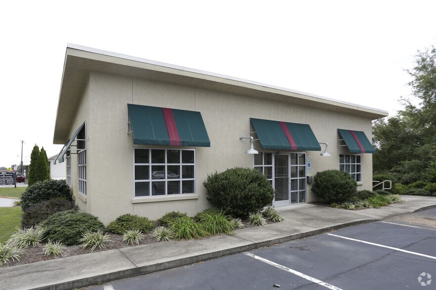 100 Edgewood Ave, Landrum, SC à vendre - Photo principale – Image 1 sur 34