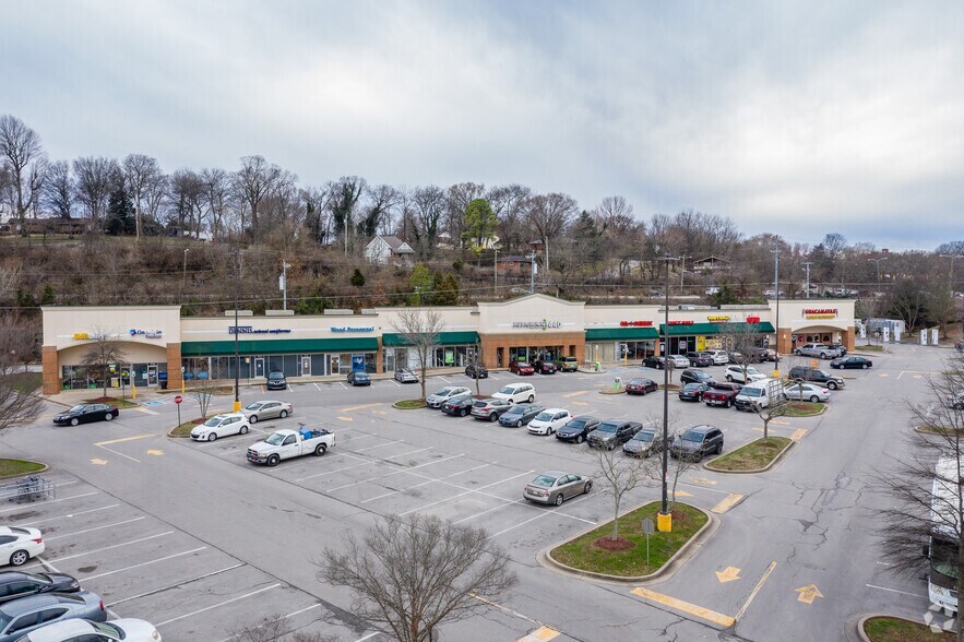 61-63 E Thompson Ln, Nashville, TN à louer - Photo de l’immeuble – Image 2 sur 7