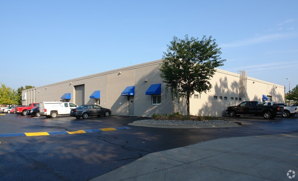 1935-1939 S Industrial Hwy, Ann Arbor, MI à louer - Photo de l’immeuble – Image 3 sur 4