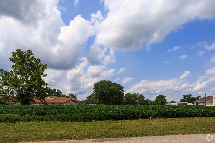 151 S Reed Rd, Kokomo, IN à vendre - Photo de l’immeuble – Image 2 sur 4
