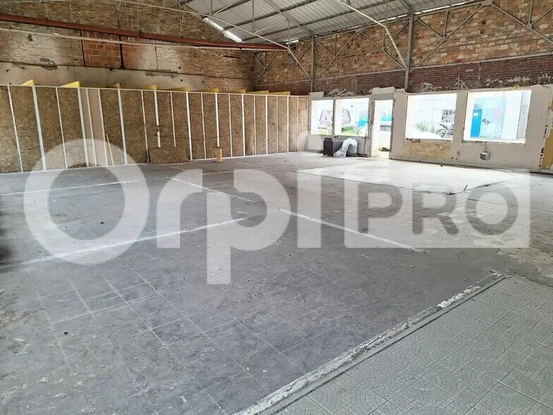 Local d’activités dans Attichy à louer - Photo de l’immeuble – Image 2 sur 6