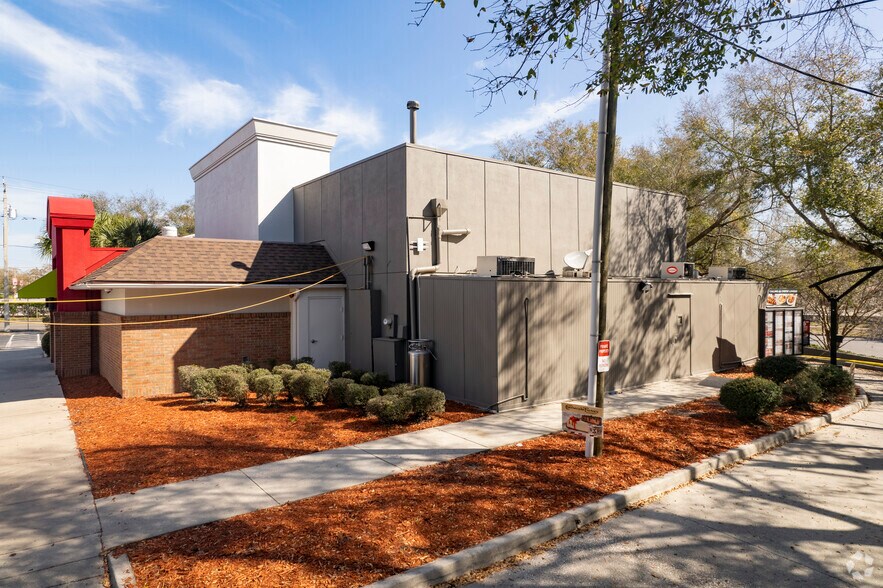 4011 E Busch Blvd, Tampa, FL à louer - Photo de l’immeuble – Image 3 sur 26