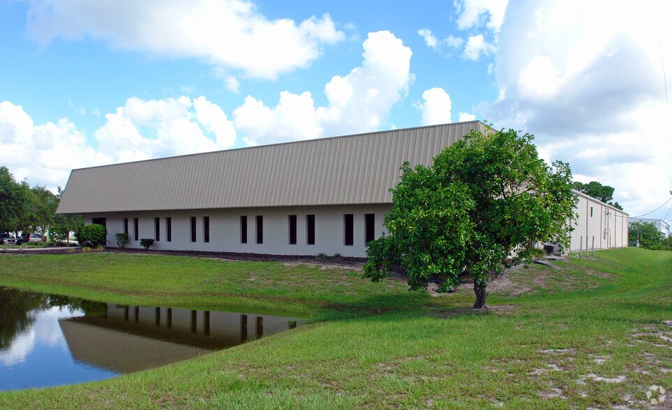 7830 Ellis Rd, West Melbourne, FL à vendre - Photo principale – Image 1 sur 6