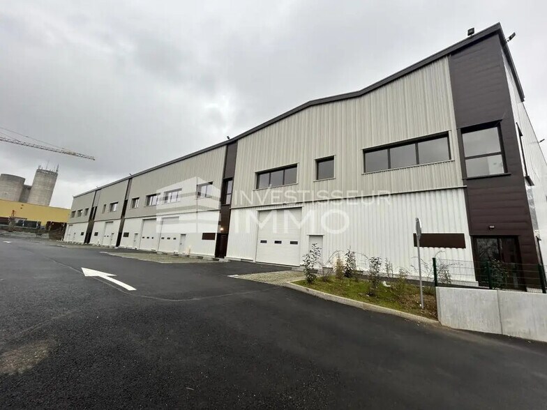 Bureau dans Osny à louer - Photo de l’immeuble – Image 1 sur 8