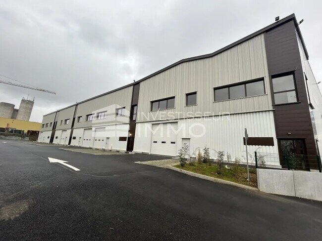 Plus de détails pour Bureau, Local d'activités à louer