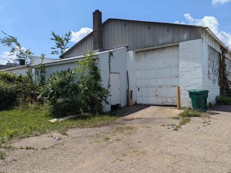 2909 S Martin Luther King Jr Blvd, Lansing, MI à vendre - Photo de l’immeuble – Image 2 sur 9