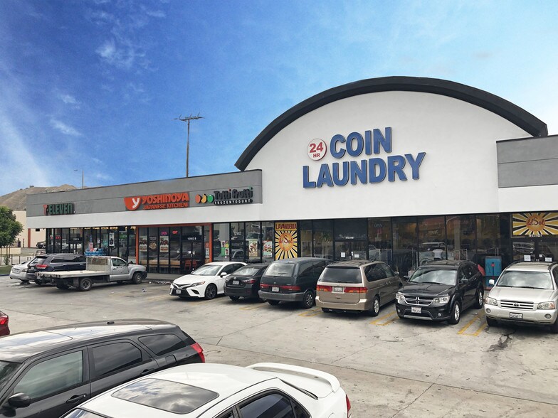 12900-12902 Foothill Blvd, Sylmar, CA à louer - Photo principale – Image 1 sur 9