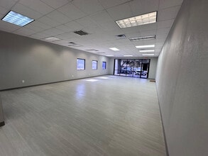 600-618 N McColl Rd, McAllen, TX à louer Photo intérieure– Image 1 sur 5