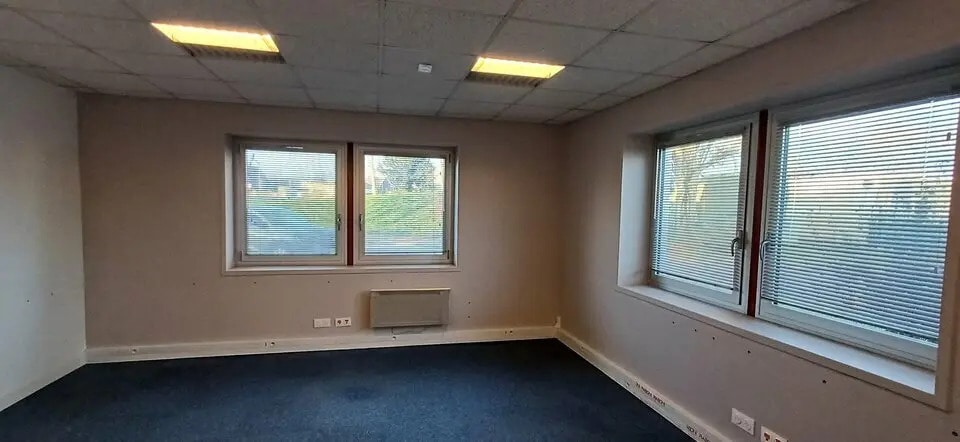 Bureau dans Épron à louer - Photo intérieure – Image 2 sur 7