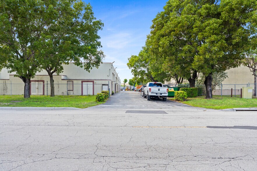 13826-13838 SW 142nd Ave, Miami, FL à vendre - Photo de l’immeuble – Image 1 sur 13