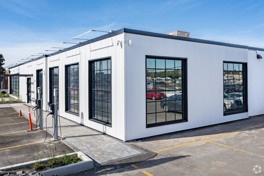 14 Vansco Rd, Toronto, ON à louer - Photo de l’immeuble – Image 1 sur 6