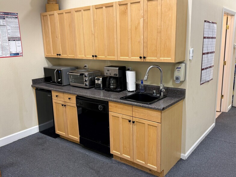 4328-4330 Redwood Hwy, San Rafael, CA à vendre - Photo de l’immeuble – Image 2 sur 22