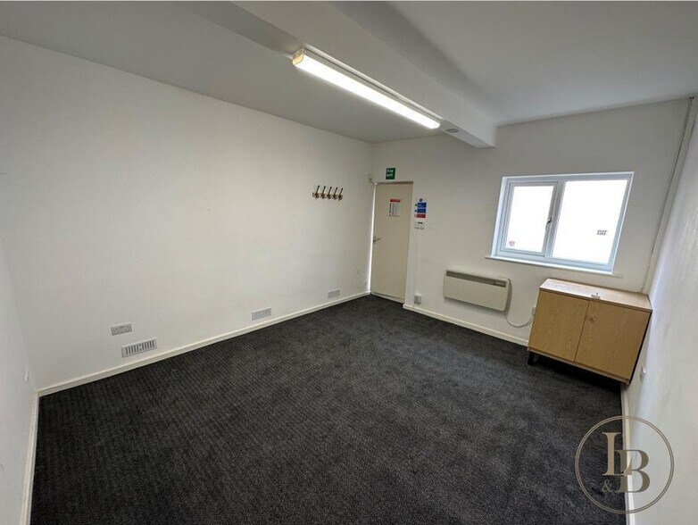16A High St, Staveley à louer - Photo de l’immeuble – Image 2 sur 7
