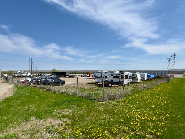 2107 37th St, Mandan, ND à vendre - Photo de l’immeuble – Image 2 sur 9
