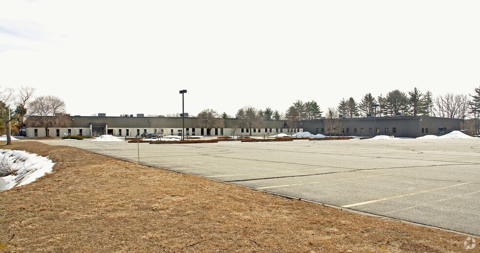 8 Cotton Rd, Nashua, NH à louer - Photo principale – Image 1 sur 4