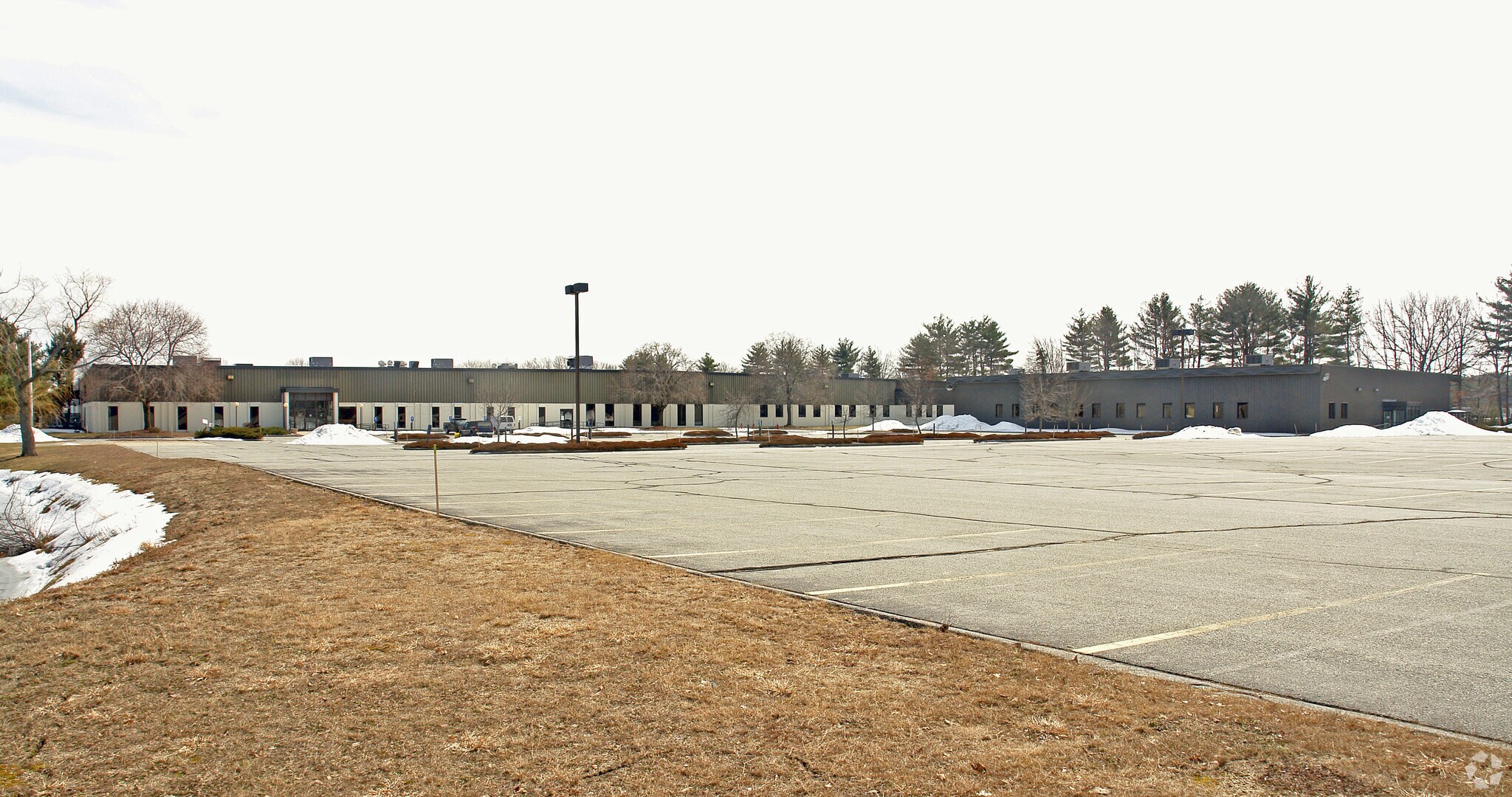 8 Cotton Rd, Nashua, NH à louer Photo principale– Image 1 sur 5