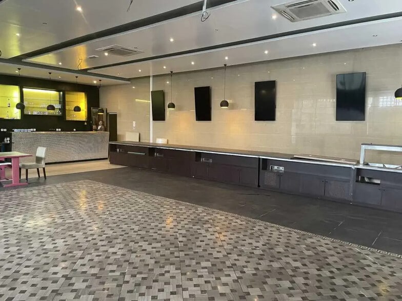 Local commercial dans Beauvais à vendre - Photo de l’immeuble – Image 1 sur 7