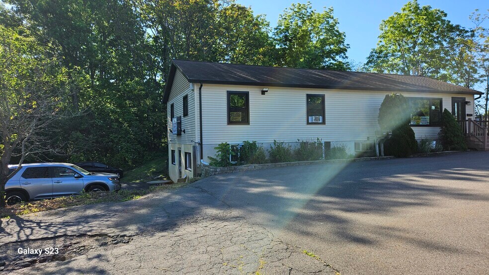 1430 Route 300, Newburgh, NY à vendre - Photo de l’immeuble – Image 2 sur 3