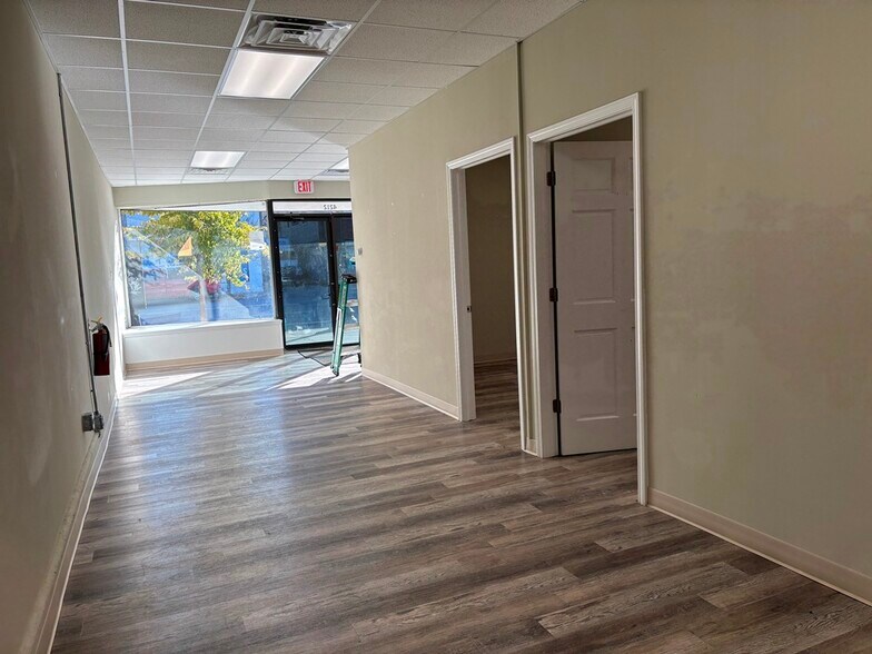 4212 W Irving Park Rd, Chicago, IL à louer - Photo de l’immeuble – Image 2 sur 13