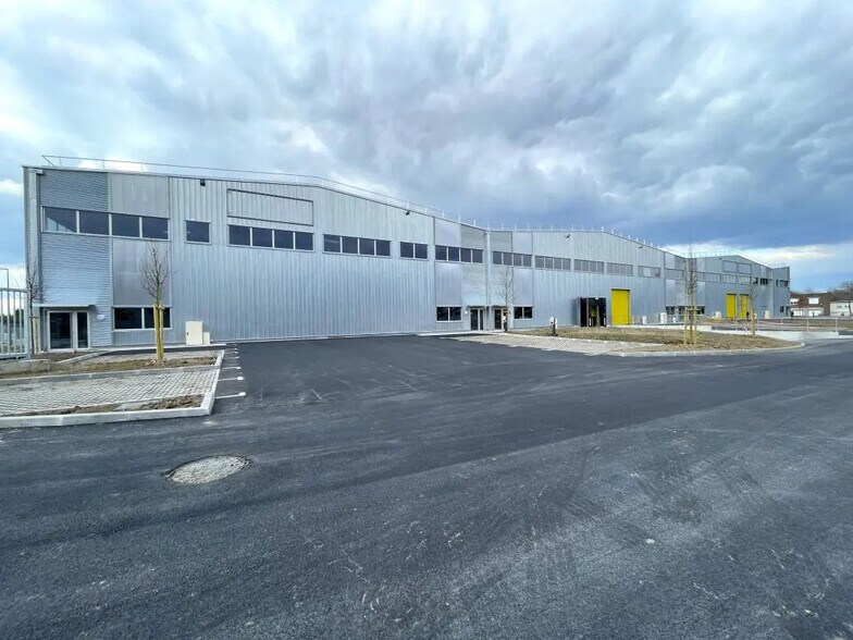 Local d'activités dans Wattrelos à vendre - Photo de l’immeuble – Image 1 sur 7