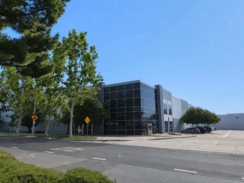 1455 S Archibald Ave, Ontario, CA à louer - Photo de l’immeuble – Image 2 sur 3