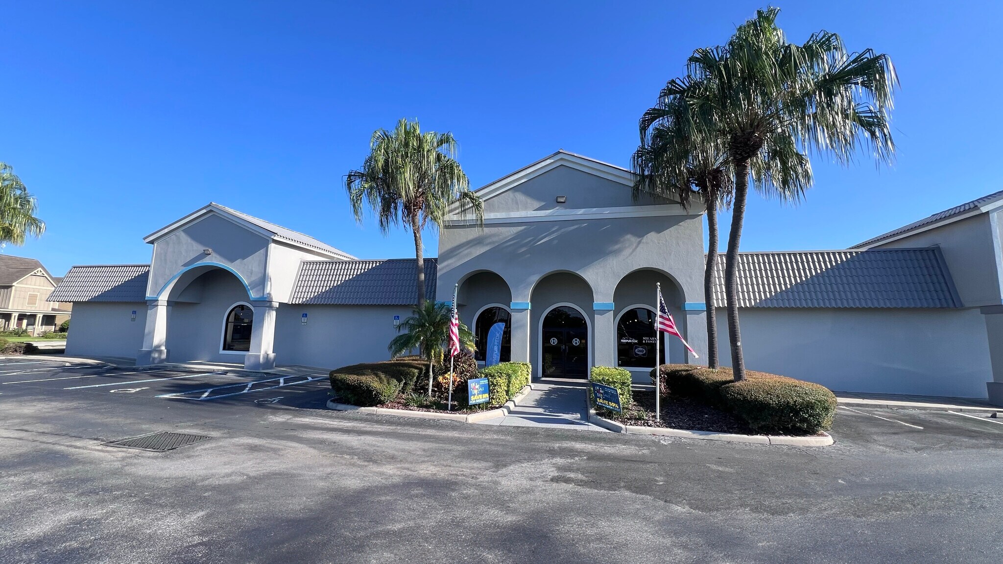 11221 E Colonial Dr, Orlando, FL à louer Photo principale– Image 1 sur 5
