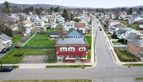 217 Ackley Ave, Johnson City, NY à vendre - Photo principale – Image 2 sur 21
