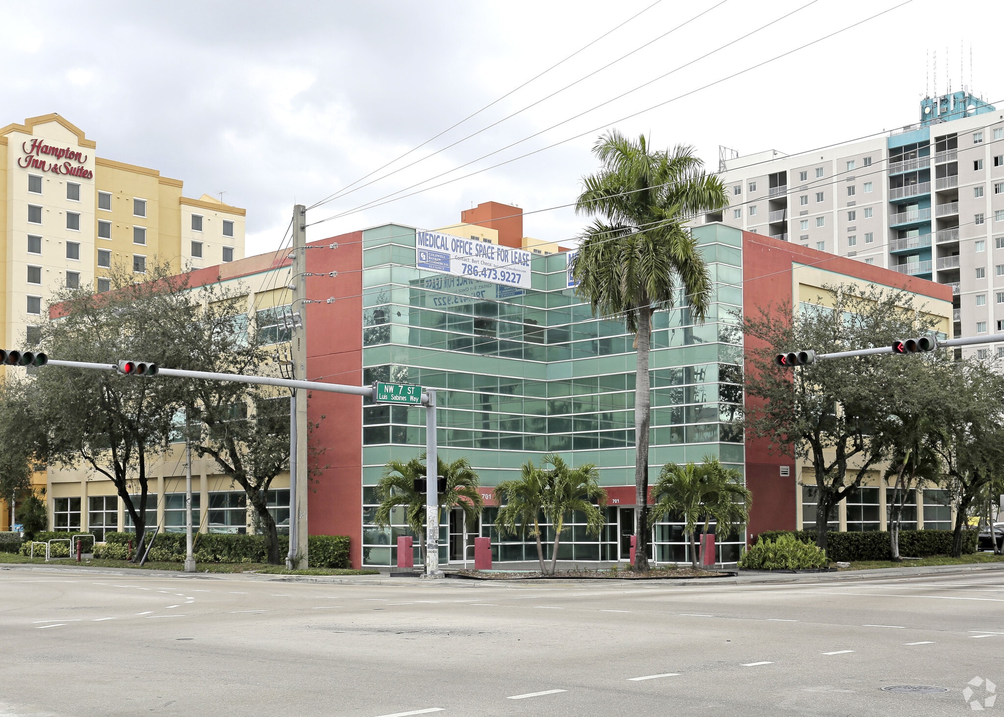 701-707 NW 57th Ave, Miami, FL à louer Photo principale– Image 1 sur 18