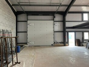 Local d’activités dans Marines à louer Photo intérieure– Image 2 sur 4