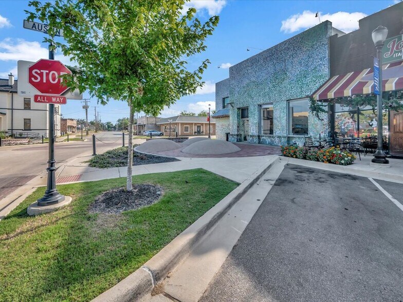 132 Nacogdoches St, Center, TX à vendre - Photo de l’immeuble – Image 2 sur 53