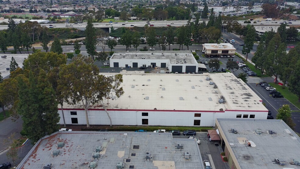 11030 Artesia Blvd, Cerritos, CA à louer - Photo de l’immeuble – Image 3 sur 6