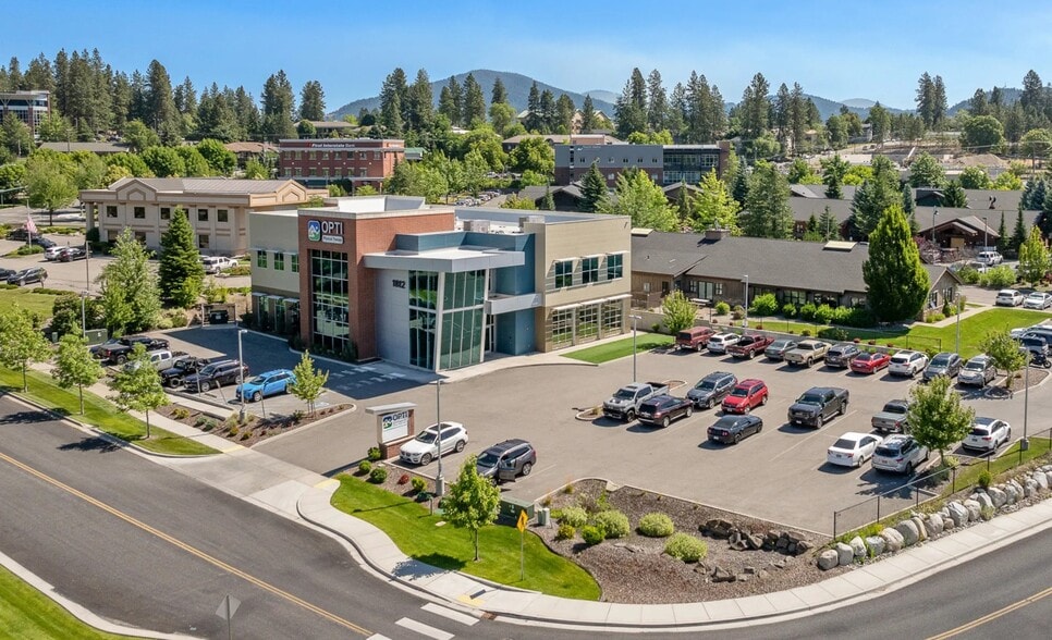 1812 N Lakewood Dr, Coeur d'Alene, ID à louer - Photo de l’immeuble – Image 2 sur 13