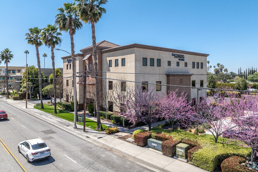 7065 Indiana Ave, Riverside, CA à louer - Photo de l’immeuble – Image 2 sur 7