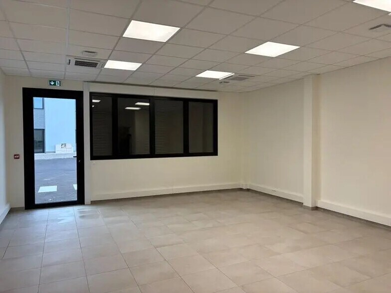 Bureau dans OULLINS-PIERRE-BÉNITE à louer - Photo intérieure – Image 3 sur 5