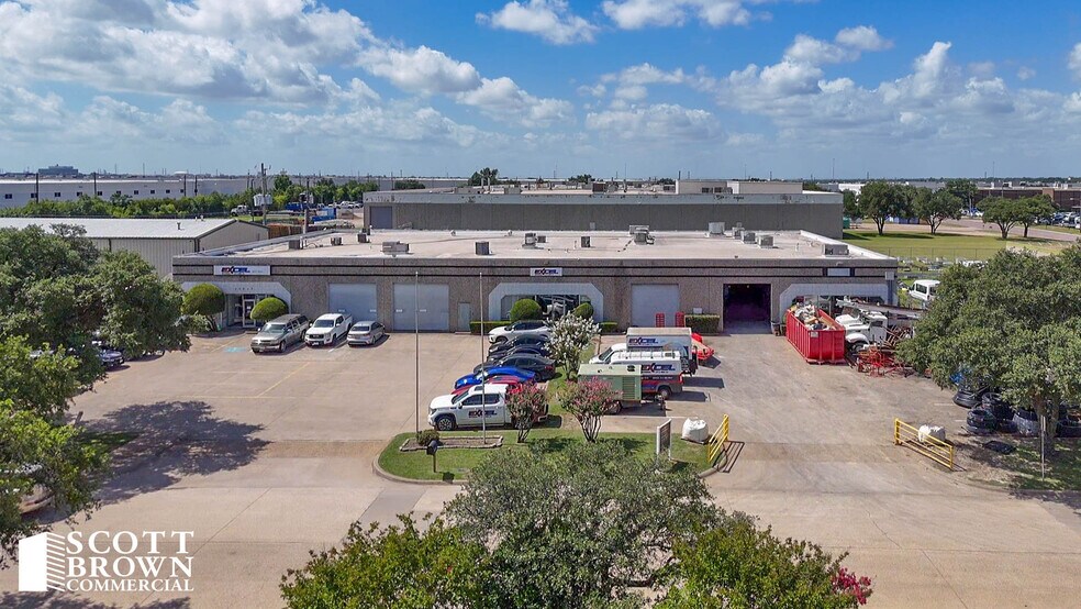 10810 Alder Cir, Dallas, TX à louer - Photo de l’immeuble – Image 2 sur 17